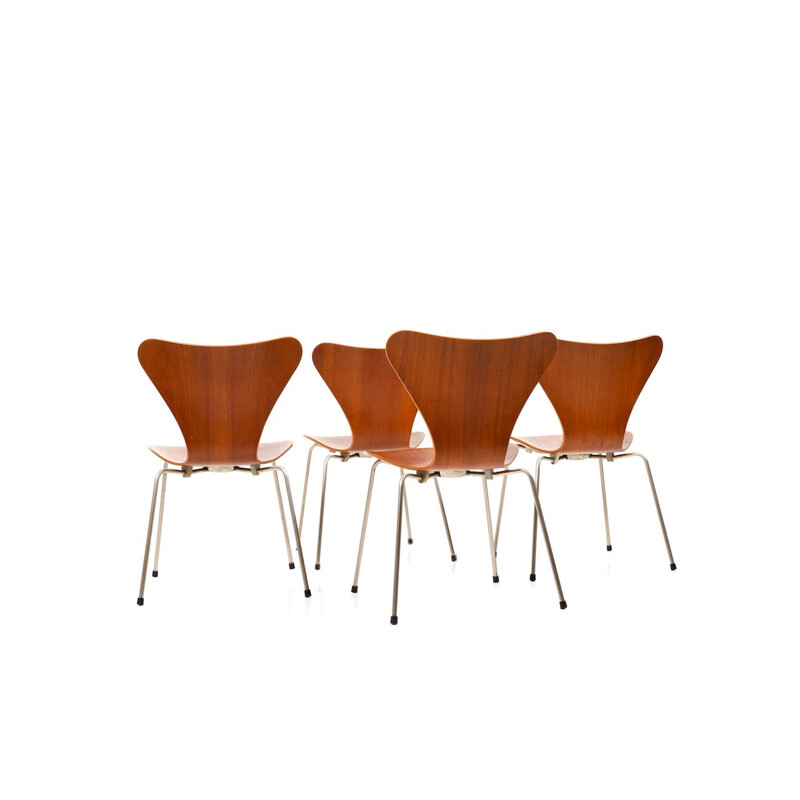 Set of 4 Chairs model 3107 by Arne Jacobsen in teak 