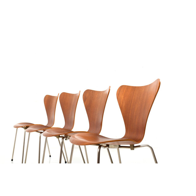 Set of 4 Chairs model 3107 by Arne Jacobsen in teak 
