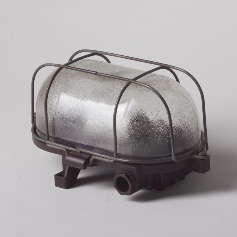Applique industrielle vintage en bakélite et verre avec cage en métal, Tchécoslovaquie 1960