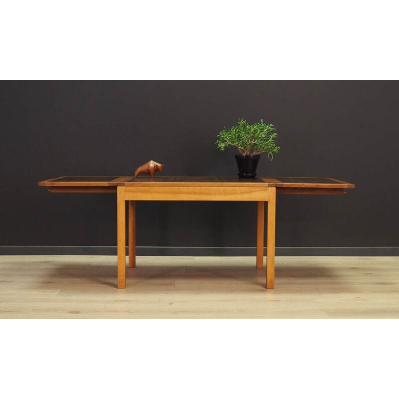 Danish extendable table in mahognay and walnut