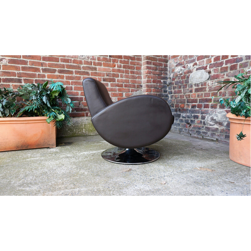 Design lounge armchair in chocolate leather