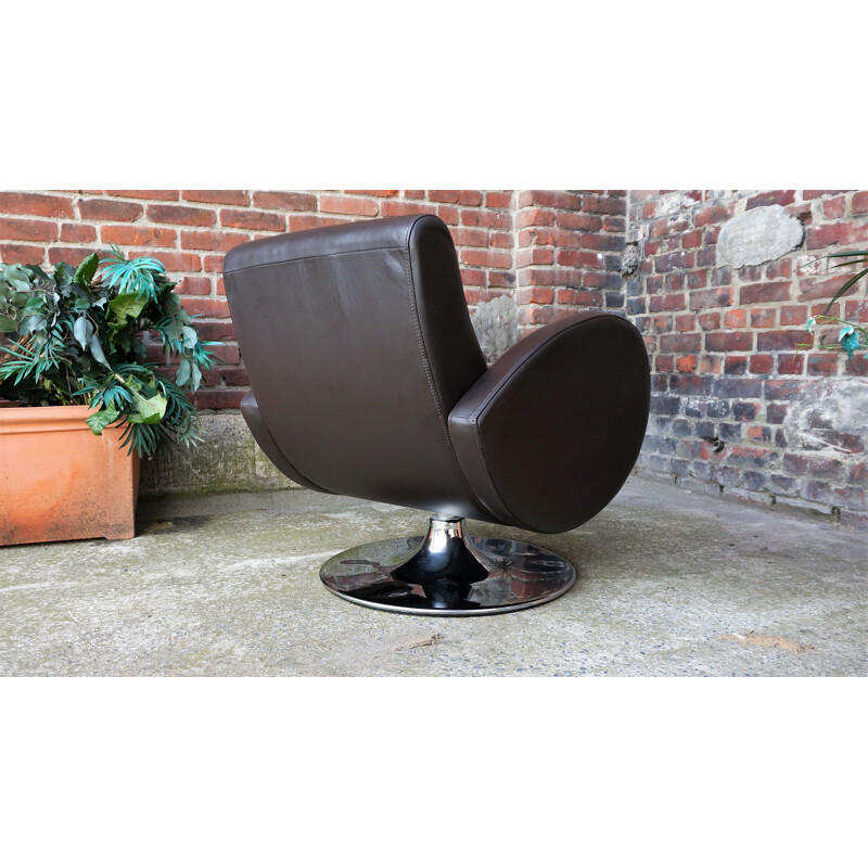 Design lounge armchair in chocolate leather