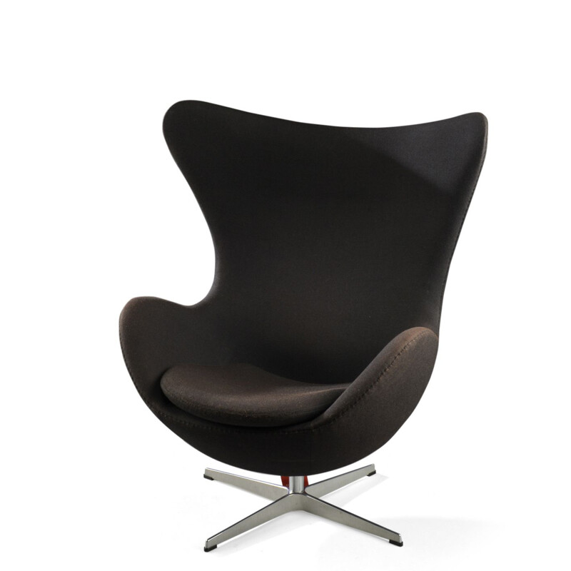 Vintage Egg armchair for Fritz Hansen in black wool and aluminium 1950