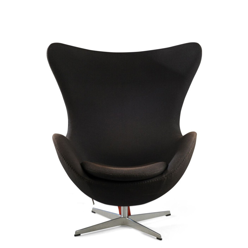 Vintage Egg armchair for Fritz Hansen in black wool and aluminium 1950