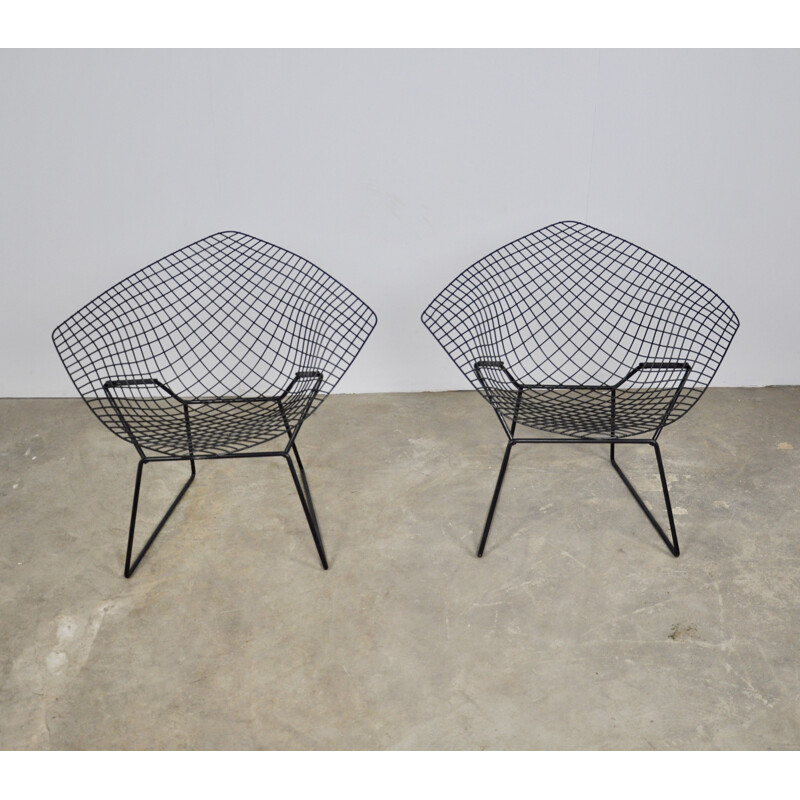 Pair of "Diamond" armchairs by Harry Bertoia for Knoll International, 1970
