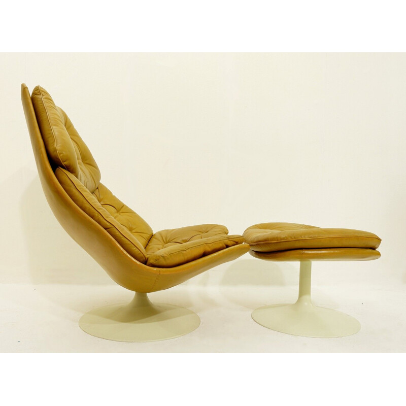 Set of vintage F588 armchair and footrest for Artifort in beige leather 1960