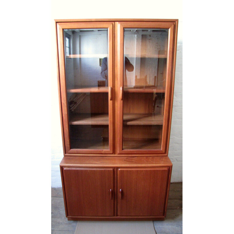 Vintage teak cabinet with glassdoors 