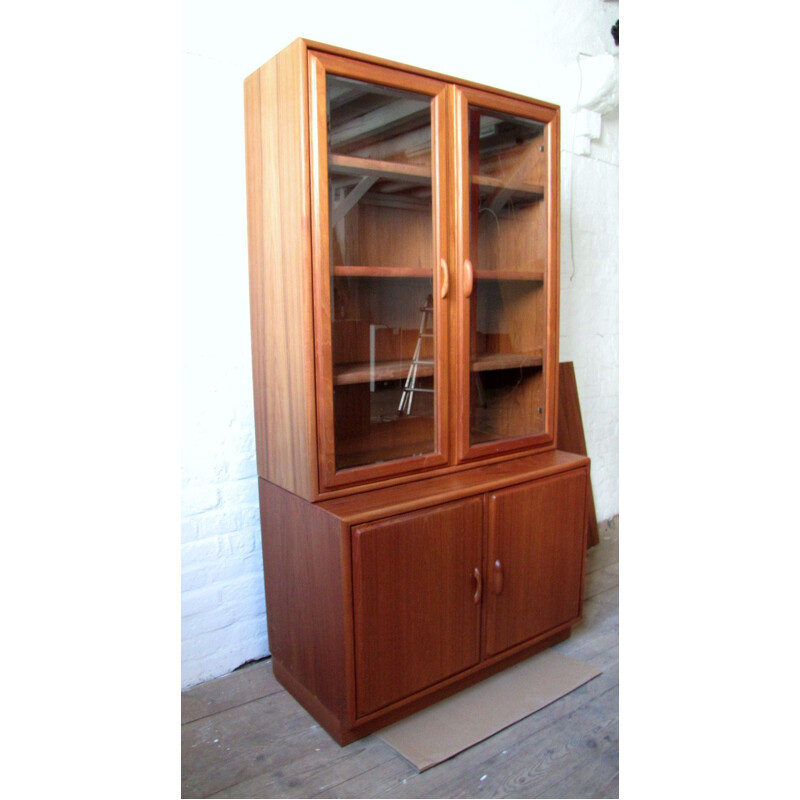 Vintage teak cabinet with glassdoors 