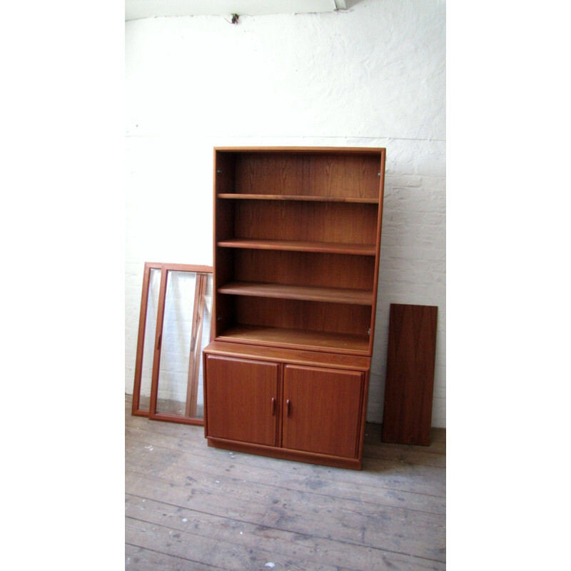 Vintage teak cabinet with glassdoors 