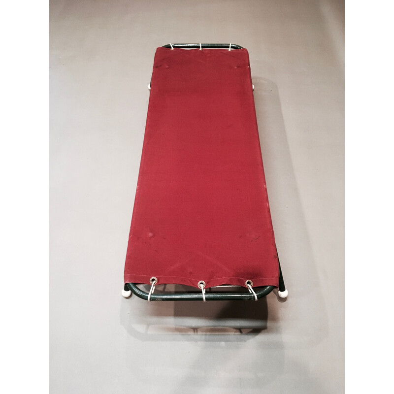 Ensemble de 10 lits vintage de repos en métal et tissu rouge 1950