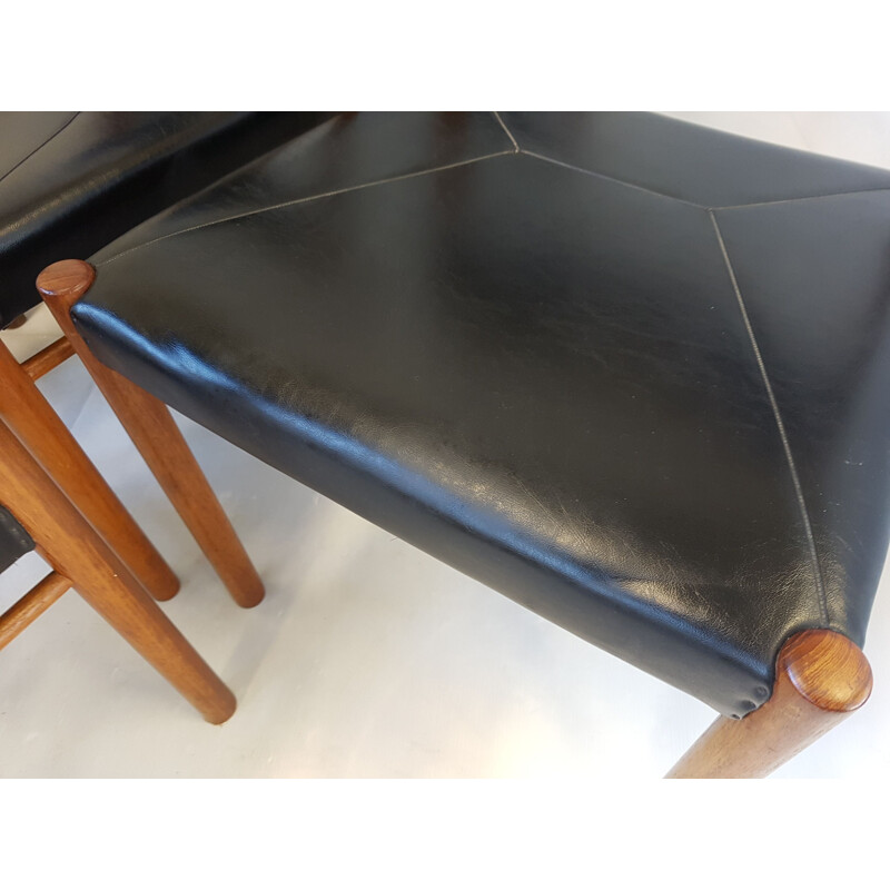 Suite de 6 chaises vintage scandinaves noire en teck 1960