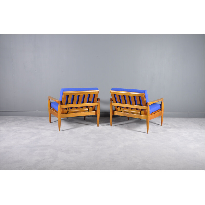Paire de fauteuils bleus en teck par Miroslav Navratil