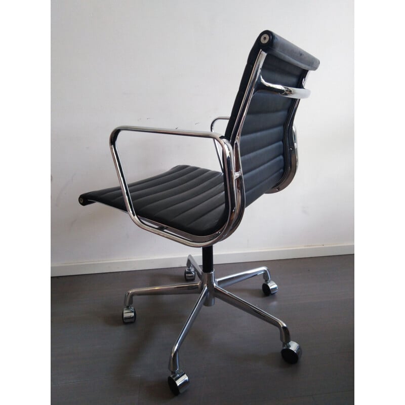 Chaise de bureau vintage ICF Eames EA108