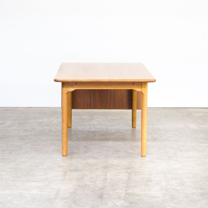 Vintage dining table drop leaf in oak Kurt østervig for KP Mobler 1970s