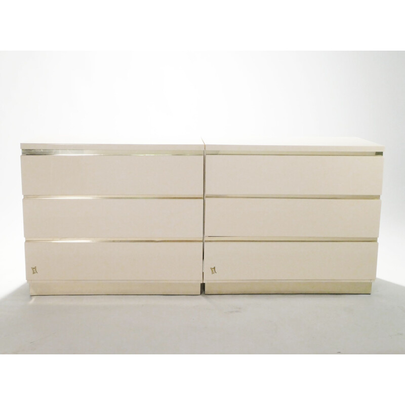 Paire de commodes vintage laqué blanc et laiton J.C. Mahey pour la Maison Romeo 1970