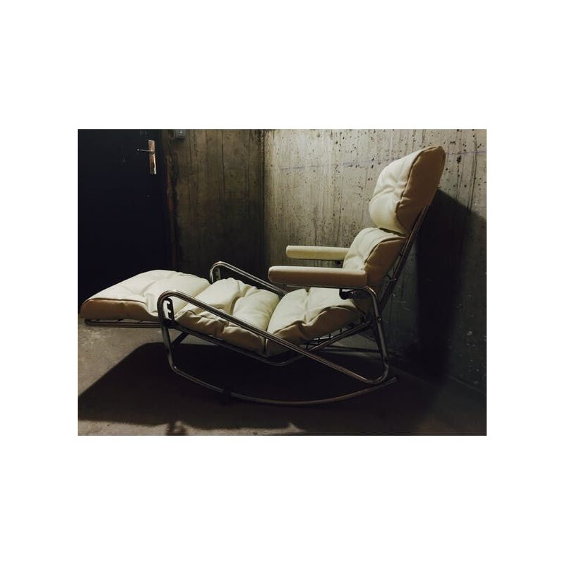 Vintage wit lederen chaise longue en voetensteun 1950