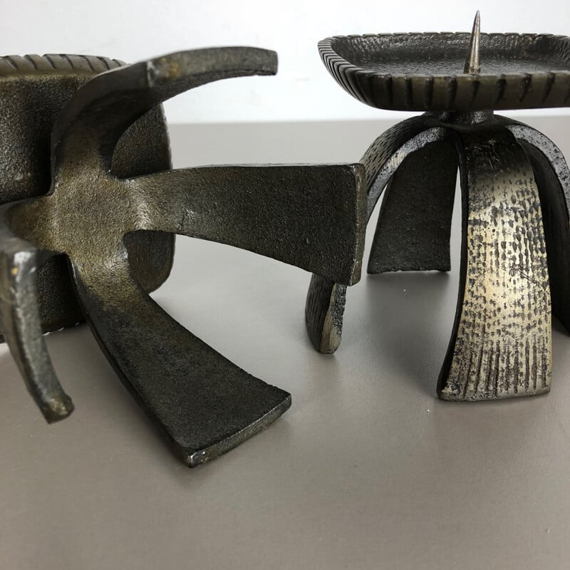 Paar vintage zwart metalen kandelaars, Frankrijk 1950