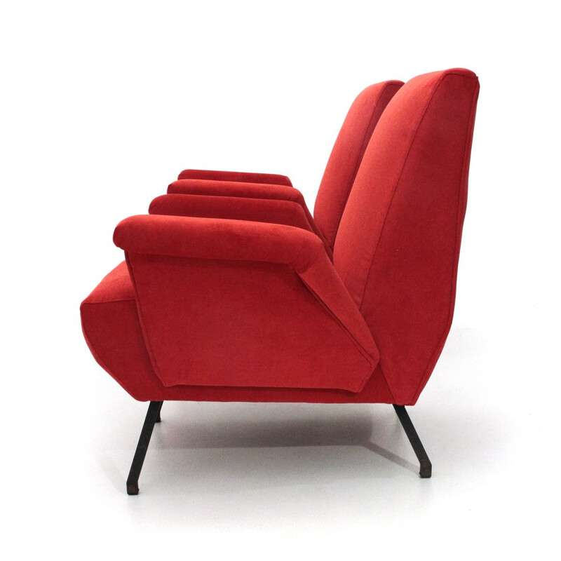 Paire de fauteuils vintage italiens en velours rouge et bois 1950