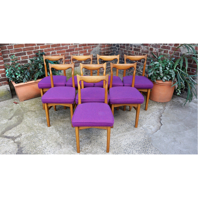 Suite de 8 chaises vintage pour Votre Maison en tissu violet et chêne 1970