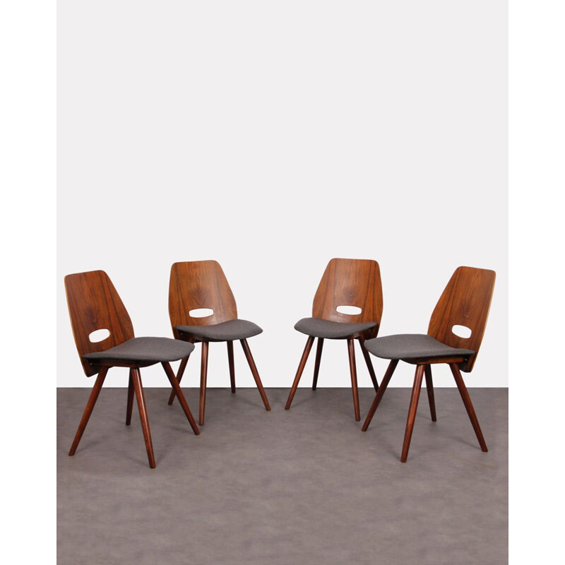 Suite de 4 chaises vintage par Jirak en tissu gris et bois 1960