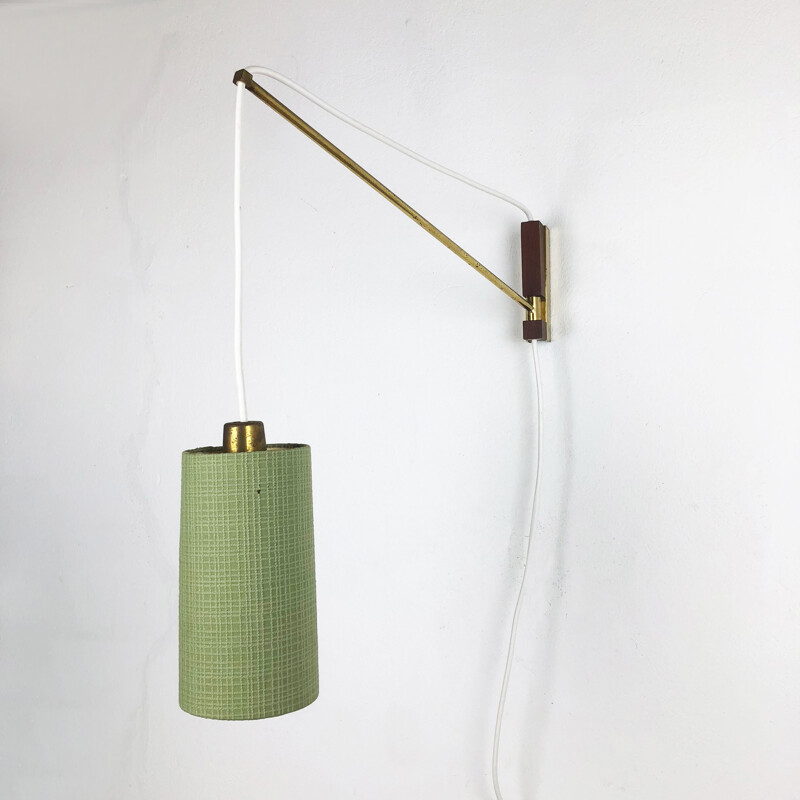 Vintage Deense messing en teakhouten wandlamp