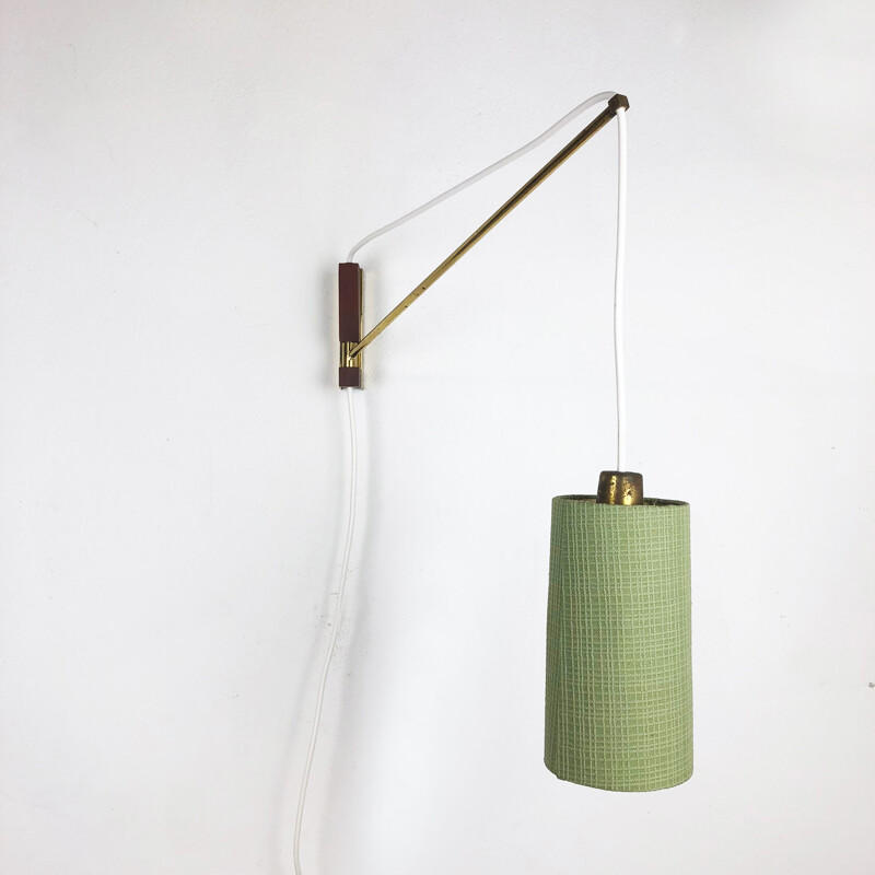 Vintage Deense messing en teakhouten wandlamp
