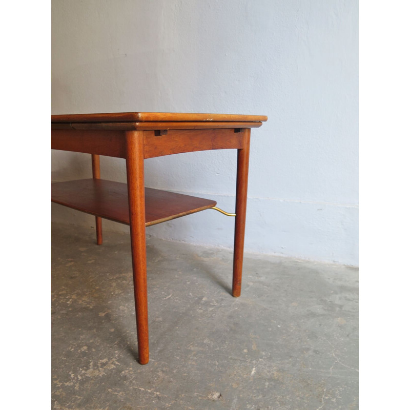 Extendable coffee table in teak with lower top