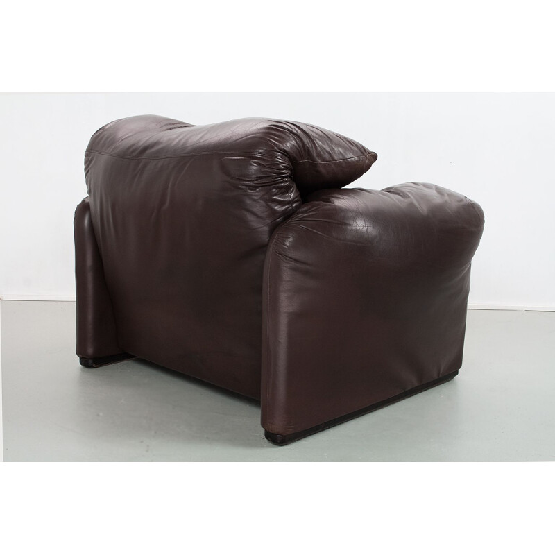 Fauteuil Maralunga en cuir chocolat par Vico Magistretti pour Cassina