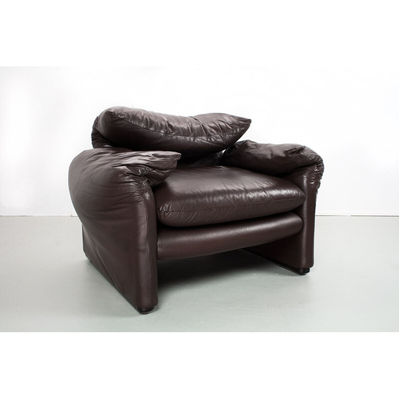 Maralunga armchair in chocolate brown leather by Vico Magistretti for Cassina