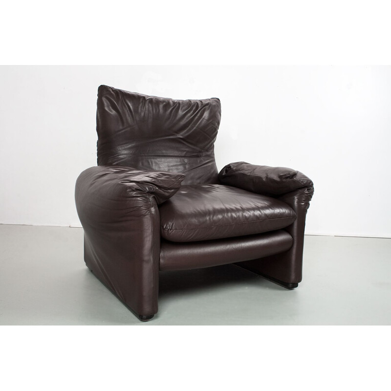 Maralunga armchair in chocolate brown leather by Vico Magistretti for Cassina