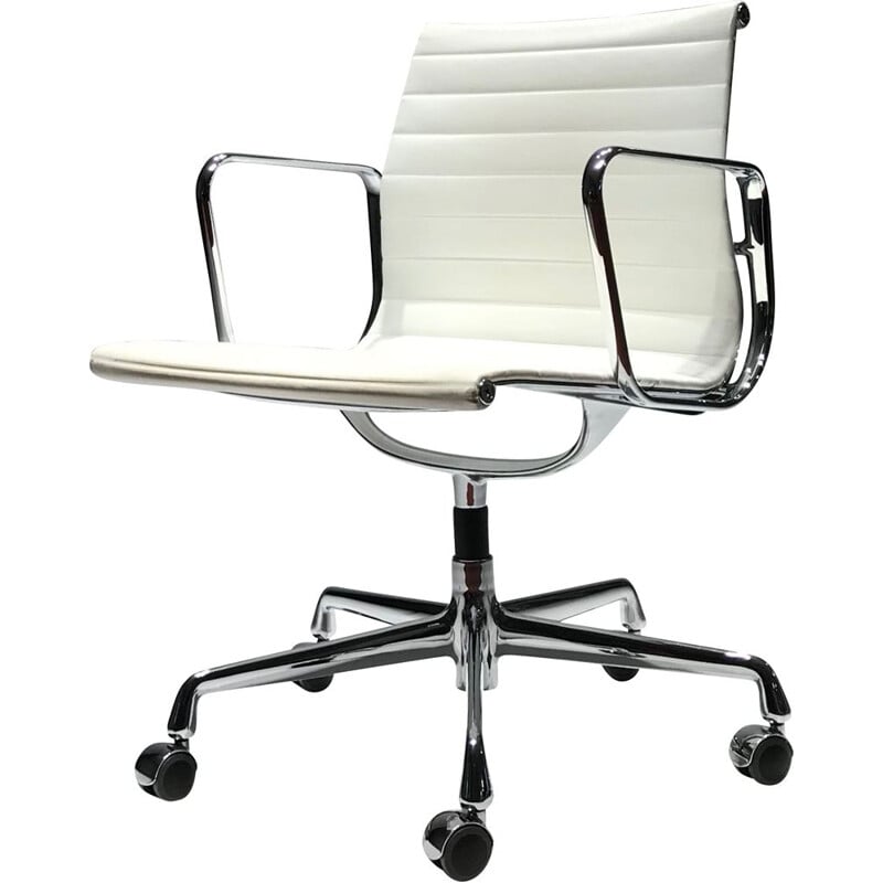 EA117 white chair by Charles & Ray Eames for Vitra