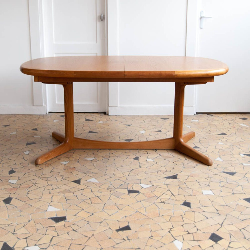 Vintage scandinavian table by Linden in light teak 1960