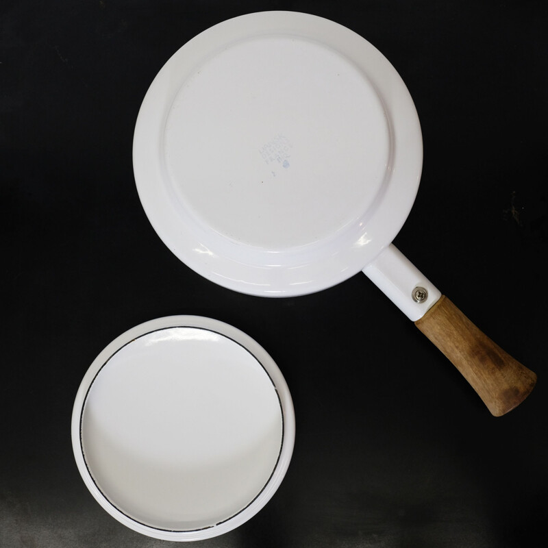 Small vintage frying pan for Dansk in teak and enamelled white 1950