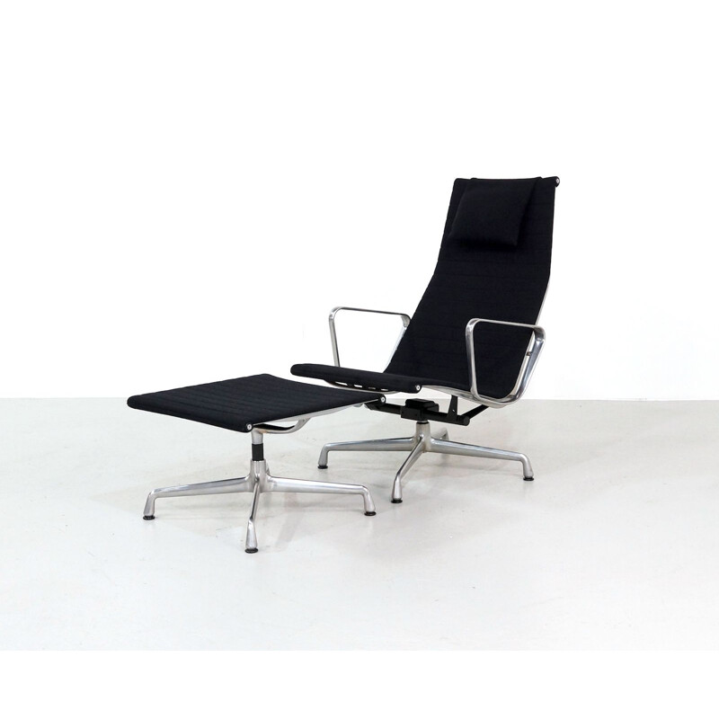 Vintage lounge chair and ottoman by Charles et Ray Eames,1960