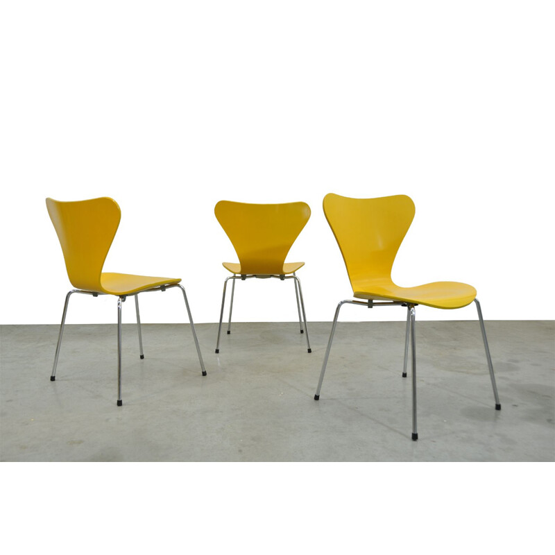 Set of 3 vintage Butterfly chairs by Arne Jacobsen for Fritz Hansen