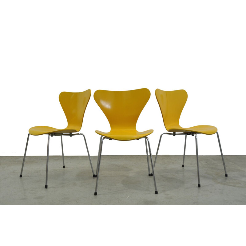 Set of 3 vintage Butterfly chairs by Arne Jacobsen for Fritz Hansen