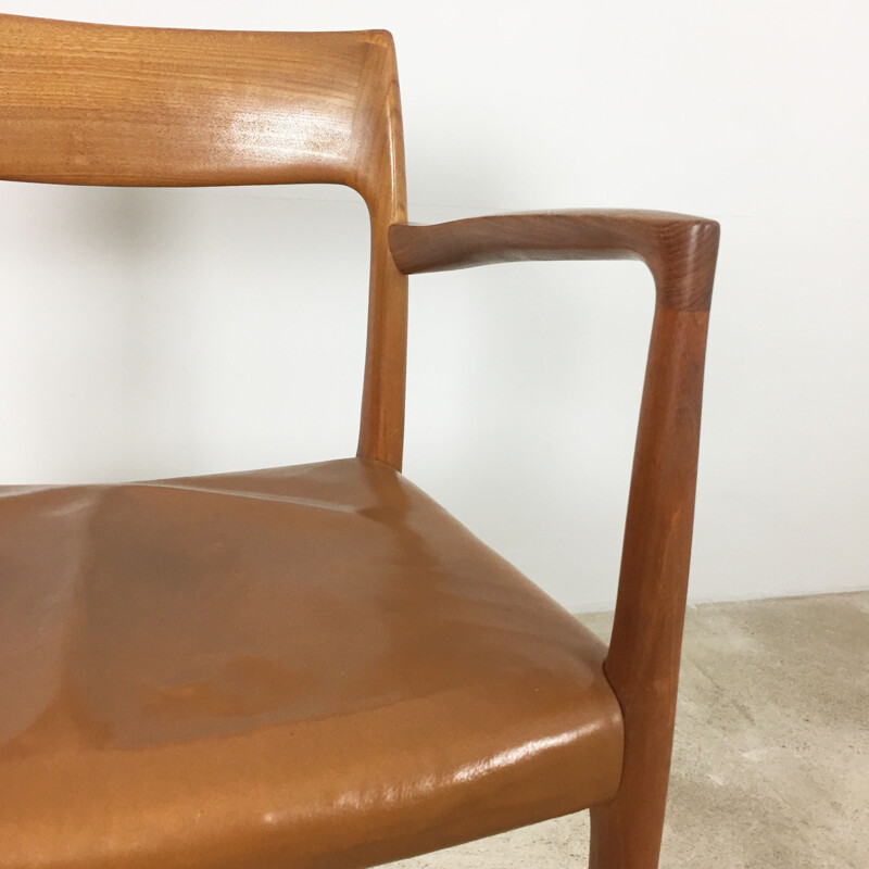 Vintage teakhouten fauteuil model 77 van Niels O. Möller 1960