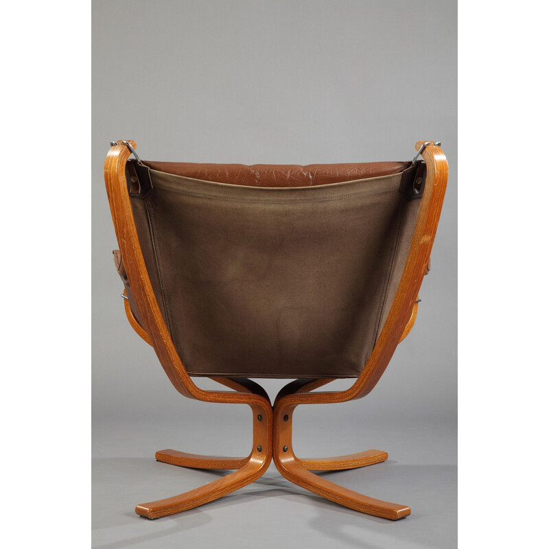 Falcon armchair in brown leather by Sigurd Ressell