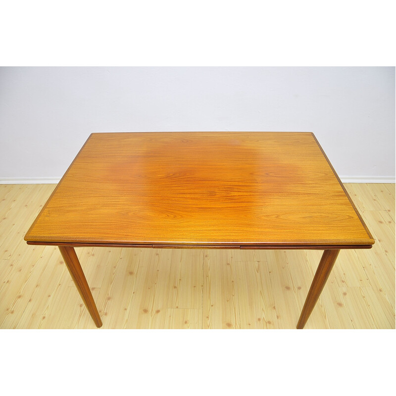 Vintage extendable danish table in teakwood 1960
