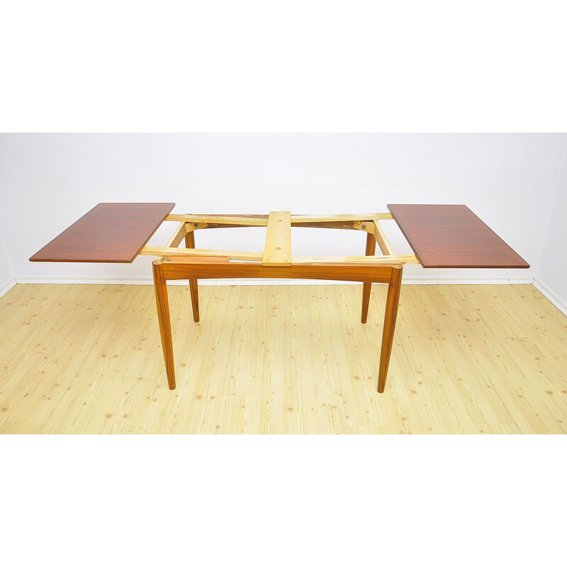 Vintage extendable danish table in teakwood 1960