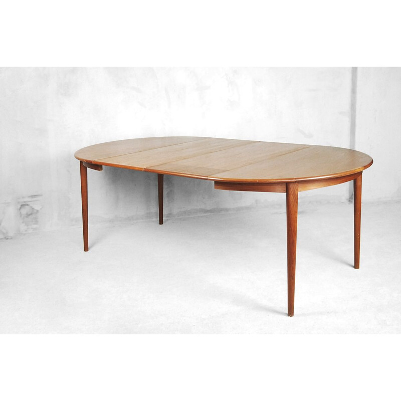 Vintage extendable scandinavian dining table in teakwood 1960