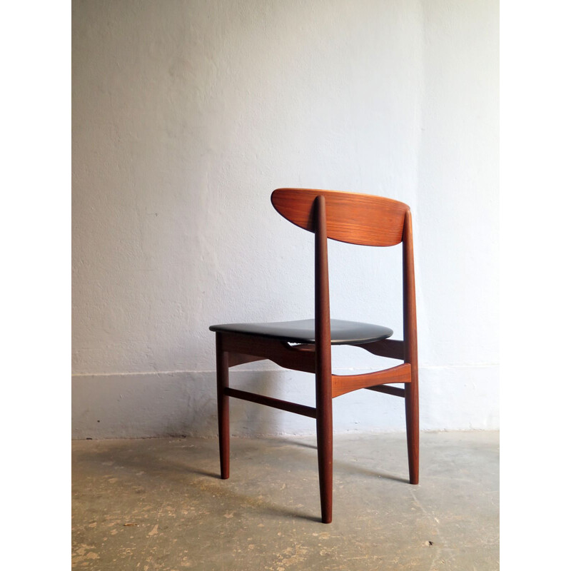 Vintage danish chair in black leatherette and teakwood 1950
