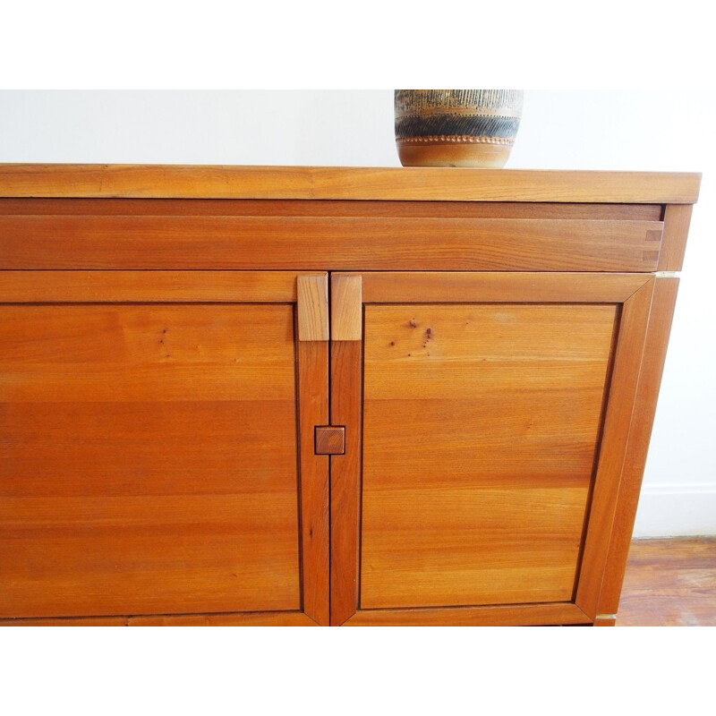 Credenza vintage R13 di Pierre Chapo in olmo massiccio e ottone 1970