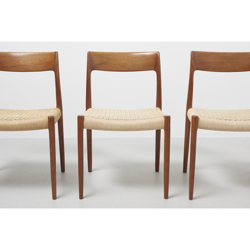 Set of 4 vintage model 77 chairs for Møller in papercord and teakwood 1950