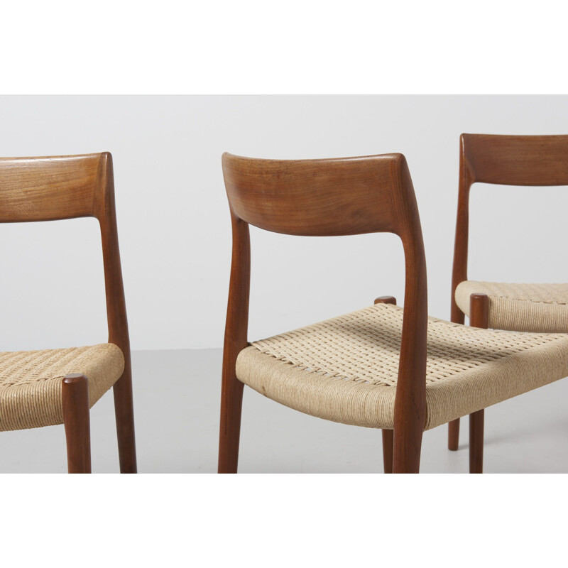 Set of 4 vintage model 77 chairs for Møller in papercord and teakwood 1950