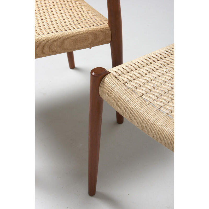 Suite de 4 chaises vintage modèle 77 pour Møller en corde teck 1950