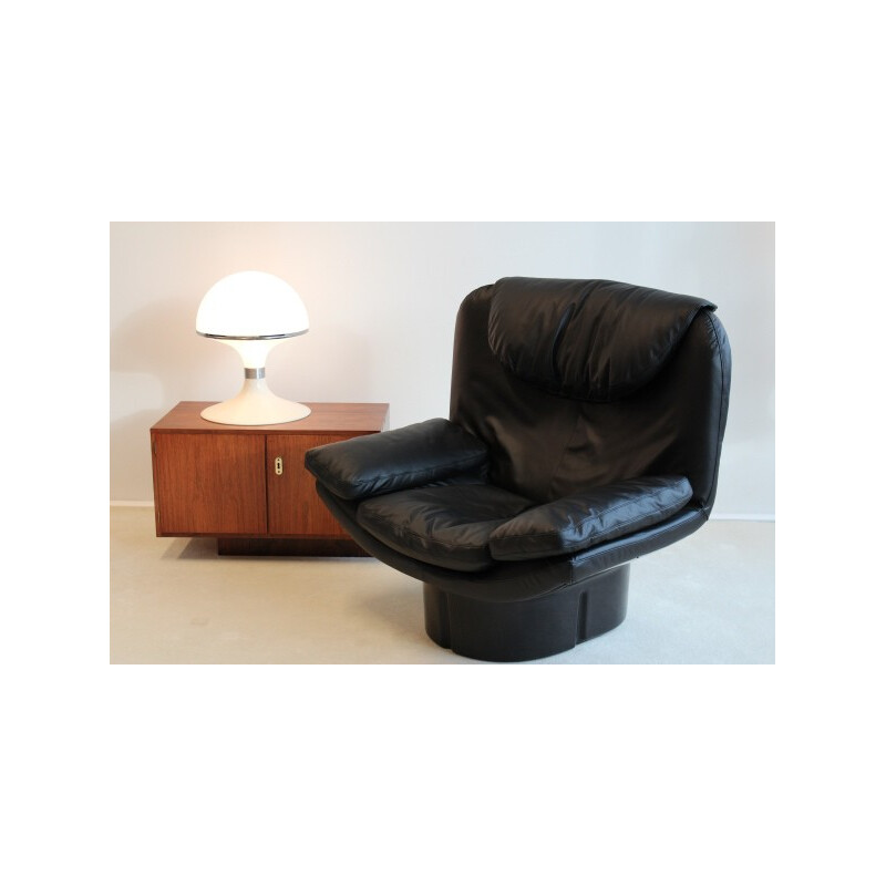 Comfort black leather armchair, Titiana AMMANATI & Giampiero VITELLI - 1970s