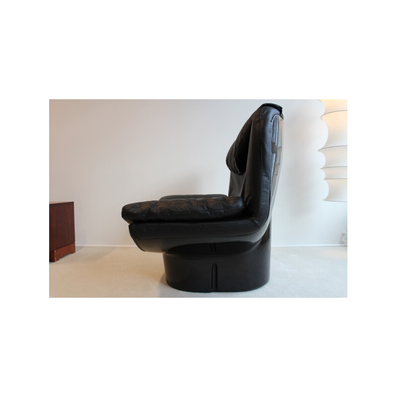 Comfort black leather armchair, Titiana AMMANATI & Giampiero VITELLI - 1970s