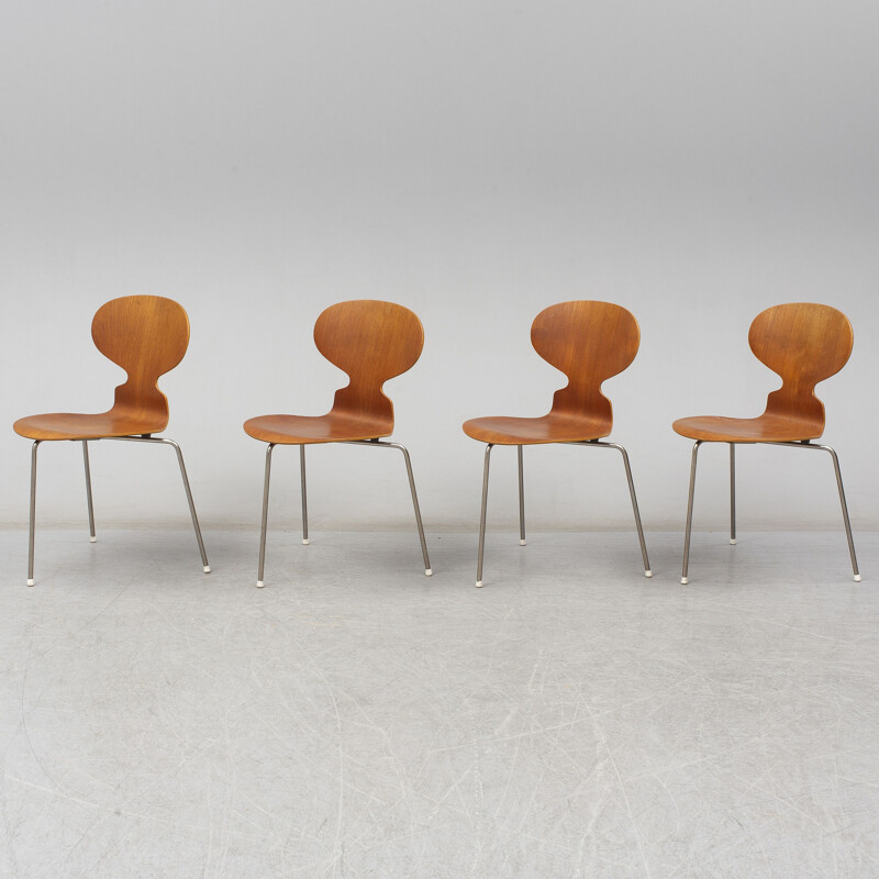 Suite de 4 chaises vintage Fourmi par Arne Jacobsen