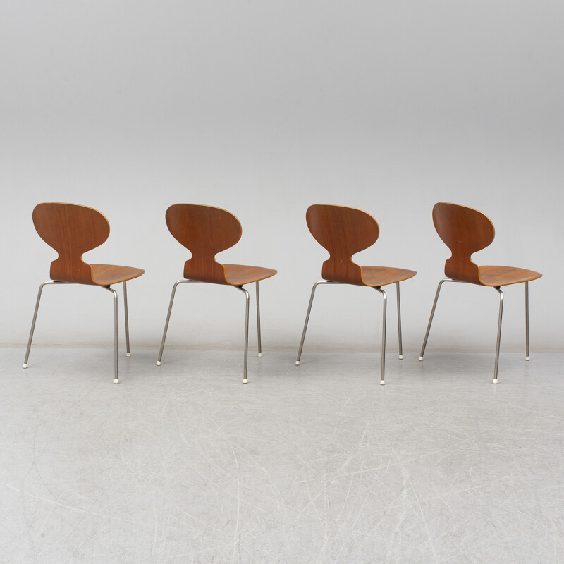 Suite de 4 chaises vintage Fourmi par Arne Jacobsen